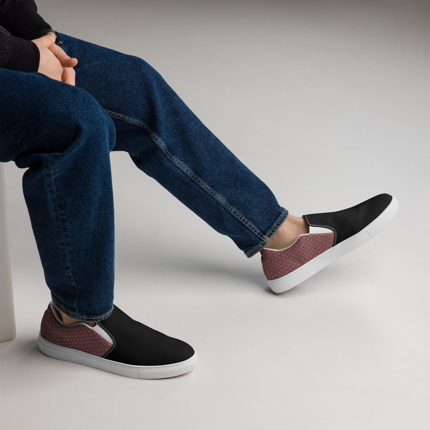 Men’s slip-on canvas shoes